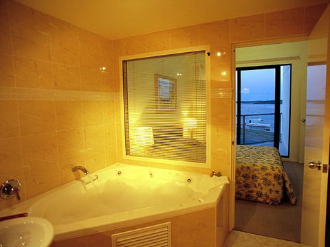 Boathouse Resort Tea Gardens - Accommodation Fremantle 1