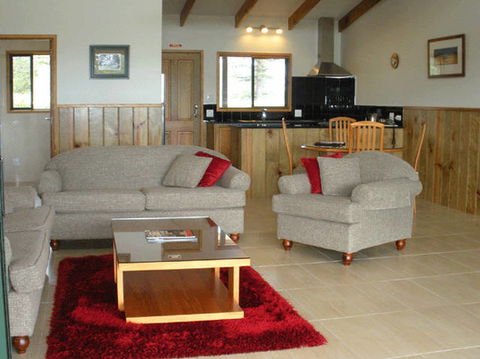 Endeavour Lodge - Accommodation Fremantle 0