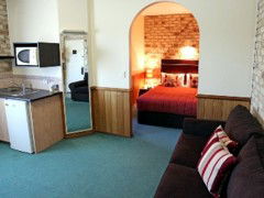 Highlander Motor Inn & Apartments - Accommodation Fremantle 1