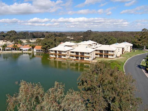 Lakeside Holiday Apartments - Accommodation Fremantle 1