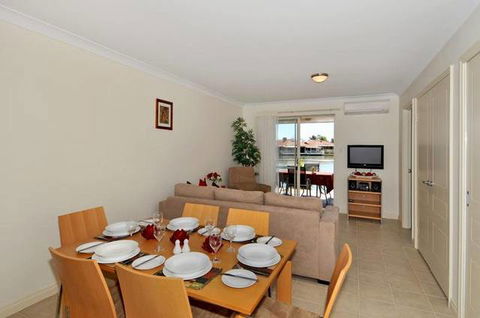 Lakeside Holiday Apartments - Accommodation Fremantle 2