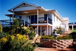 Lovering's Beach Houses - The Whitehouse, Emu Bay - Accommodation Fremantle 0