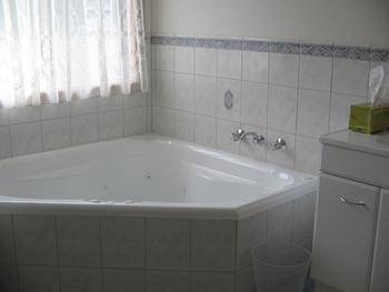 Macburn Self Contained Cottages, Dog Friendly - Accommodation Fremantle 0