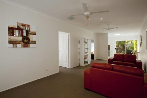 Mt Coolum Retreat 'A Bed & Breakfast' - Accommodation Fremantle 2