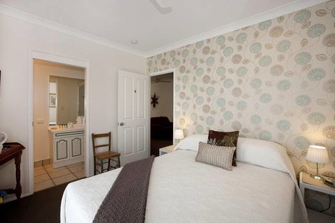 Mt Coolum Retreat 'A Bed & Breakfast' - Accommodation Fremantle 0