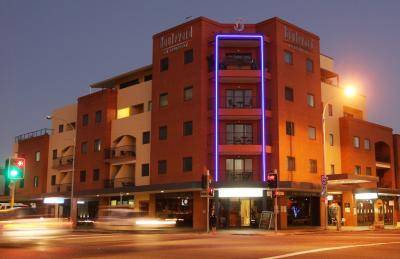 Quality Suites Boulevard On Beaumont Hotel - Accommodation Fremantle 2