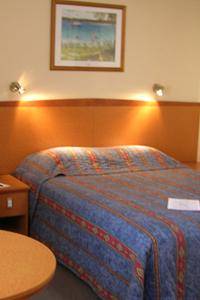 Reef Motor Inn - Accommodation Fremantle 0