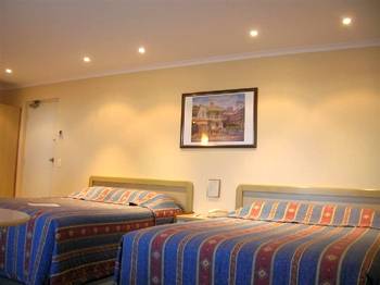 Reef Motor Inn - Accommodation Fremantle 1