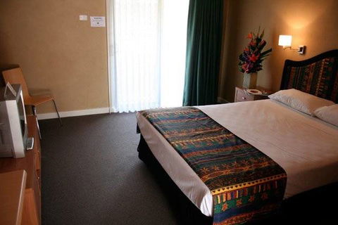 Rose & Crown Lodge - Accommodation Fremantle 0