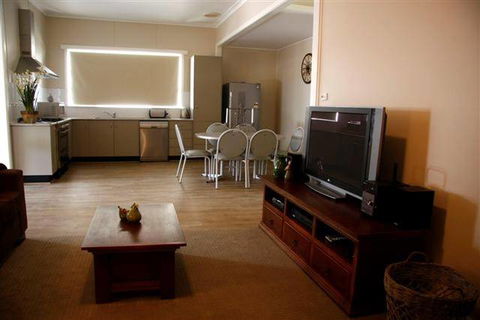 Saltbush Motor Inn - Accommodation Fremantle 2