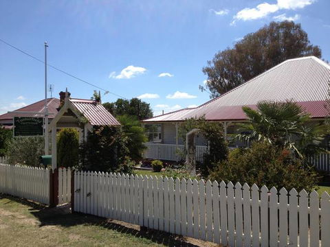 Tenterfield Luxury Historic C1895 Cottage - Accommodation Fremantle 0