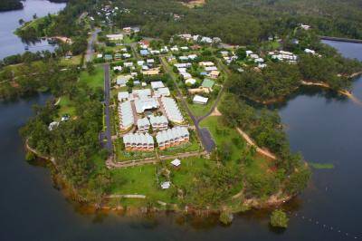 Tinaroo Lake Resort - Holiday Apartments - Accommodation Fremantle 1