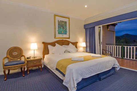 Tinaroo Lake Resort - Holiday Apartments - Accommodation Fremantle 0
