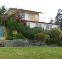 Whitby on Wallis Lakefront Holiday Cottage - Accommodation Fremantle