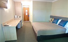 Lakeview Hotel Motel - Oak Flats - Accommodation Fremantle 0