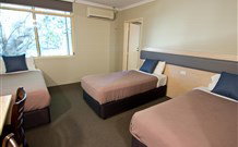 Lakeview Hotel Motel - Oak Flats - Accommodation Fremantle 2