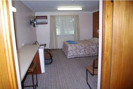 Castlereagh Motor Inn - Accommodation Fremantle 3