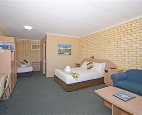 Econo Lodge Fraser Gateway - Accommodation Fremantle 1