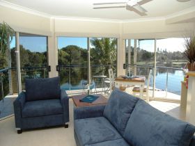 Alexander Lakeside Bed And Breakfast - Accommodation Fremantle 0