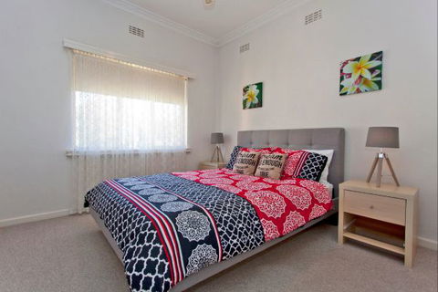Relax On Regina - Accommodation Fremantle 54