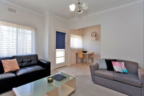 Relax On Regina - Accommodation Fremantle 55