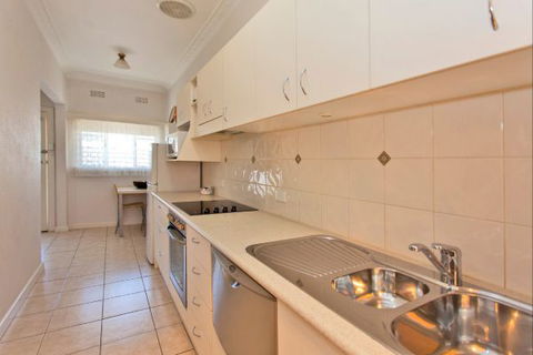 Relax On Regina - Accommodation Fremantle 57