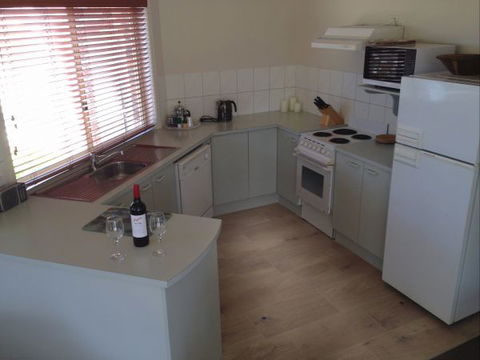 Captain's Quarters Bermagui - Accommodation Fremantle 8