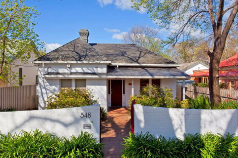 Relax On Regina - Accommodation Fremantle 1