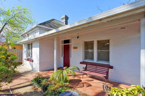 Relax On Regina - Accommodation Fremantle 2