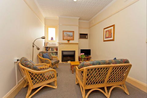Relax On Regina - Accommodation Fremantle 7