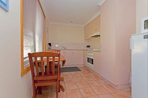 Relax On Regina - Accommodation Fremantle 8