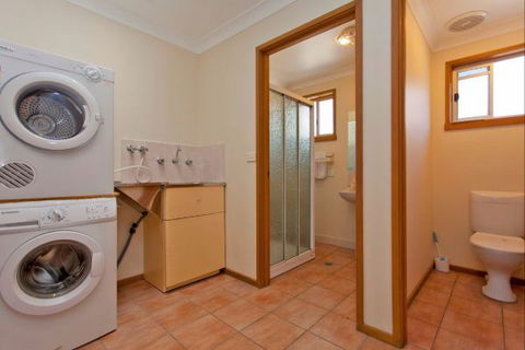 Relax On Regina - Accommodation Fremantle 9