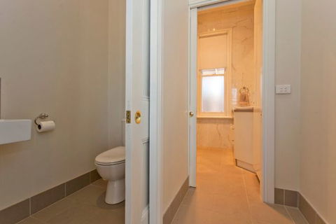 Elegance On Englehardt - Accommodation Fremantle 9