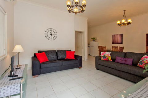 Relax On Regina - Accommodation Fremantle 30