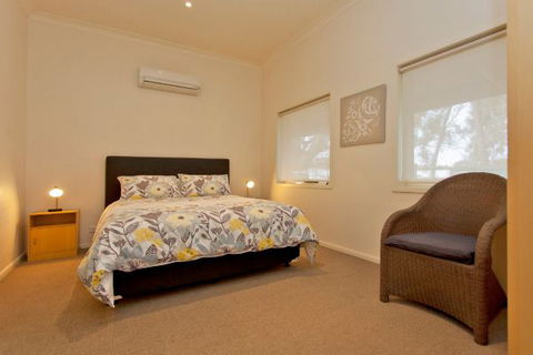 Relax On Regina - Accommodation Fremantle 31
