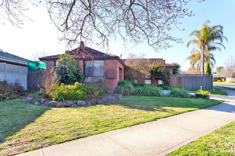 Relax On Regina - Accommodation Fremantle 66