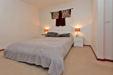 Relax On Regina - Accommodation Fremantle 67