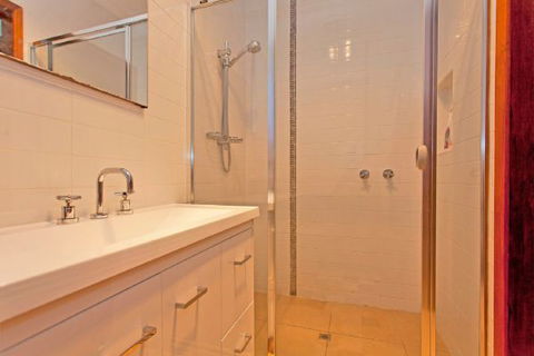 Relax On Regina - Accommodation Fremantle 68
