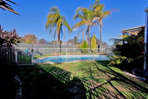 Relax On Regina - Accommodation Fremantle 74