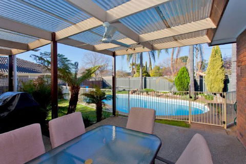 Relax On Regina - Accommodation Fremantle 75