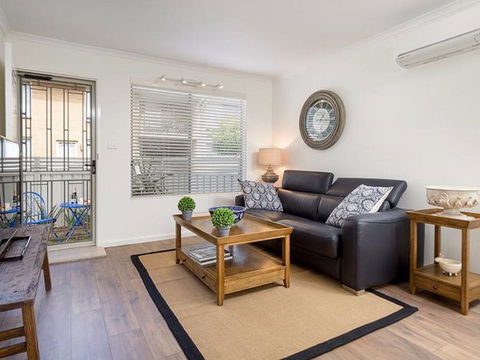 Relax On Regina - Accommodation Fremantle 35