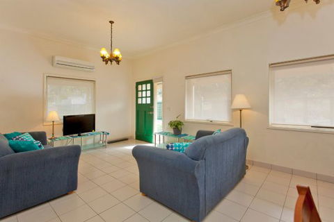 Relax On Regina - Accommodation Fremantle 49