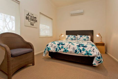 Relax On Regina - Accommodation Fremantle 50