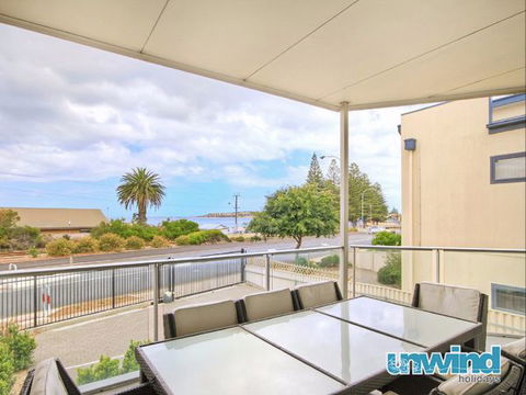 Unwind At Coast On Newell - Accommodation Fremantle 8