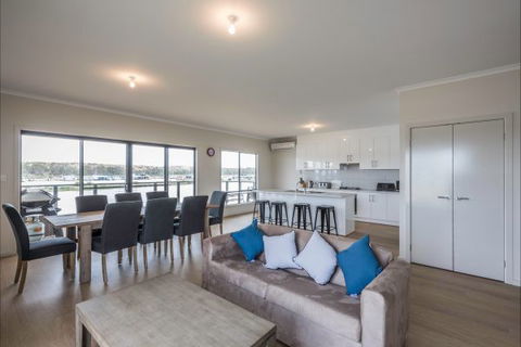 River Shack Rentals - Living The Dream - Accommodation Fremantle 89