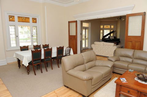 Cockburn House - Accommodation Fremantle 2