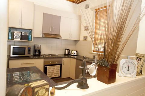 Anderl's Beach Cottage - Accommodation Fremantle 0