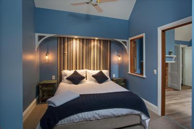 Oak Tree Lodge - Accommodation Fremantle 0