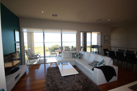 LJ Hooker Goolwa Holiday Rentals - 42 Underwood Avenue, Goolwa Beach - Accommodation Fremantle 0