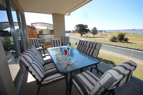 LJ Hooker Goolwa Holiday Rentals - 42 Underwood Avenue, Goolwa Beach - Accommodation Fremantle 1